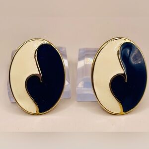 Vintage blue and white enamel pierced oval stud earring. Gold tone. Classic